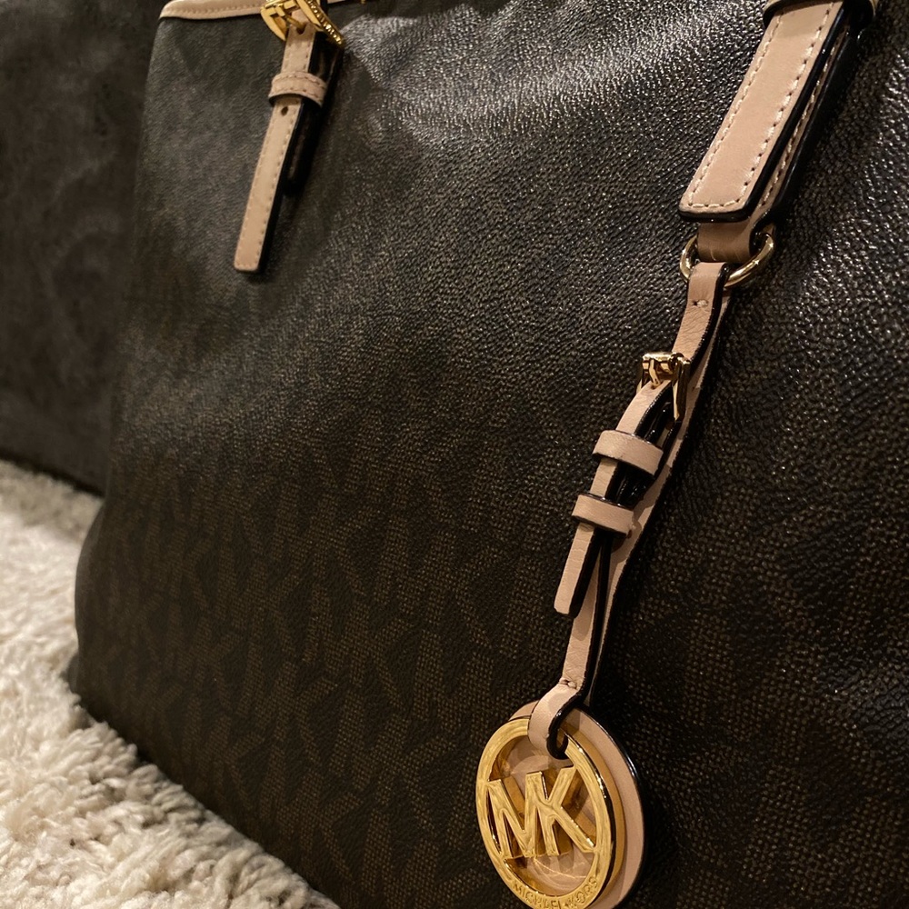 Michael Kors tote - Picture 2 of 8